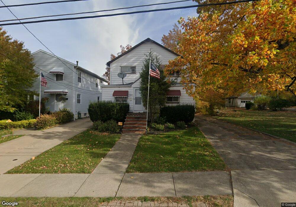 1521 Robindale St, Wickliffe, OH 44092 - photo 1