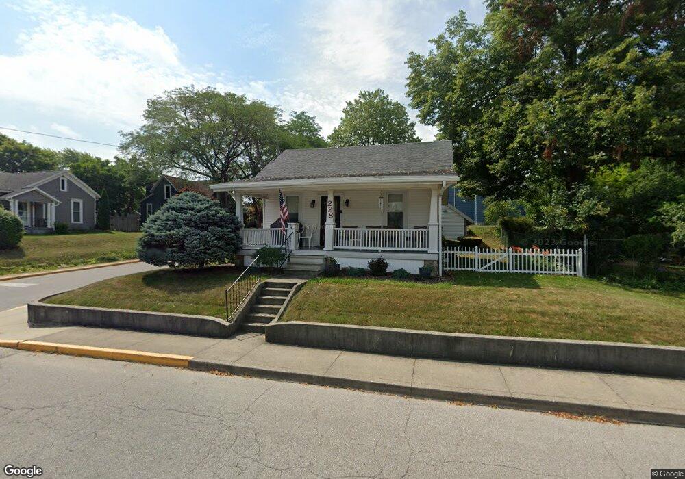 228 E Cherry St, Bluffton, IN 46714 - photo 1