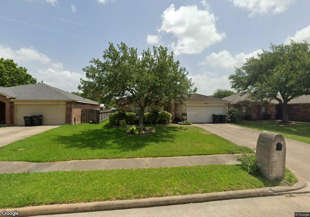 2883 Community Dr, Alvin, TX 77511 - photo 1