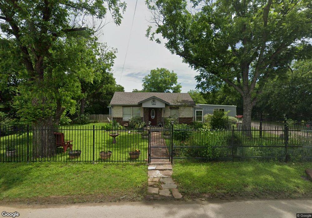 208 Cleveland St, Cleburne, TX 76031 - photo 1