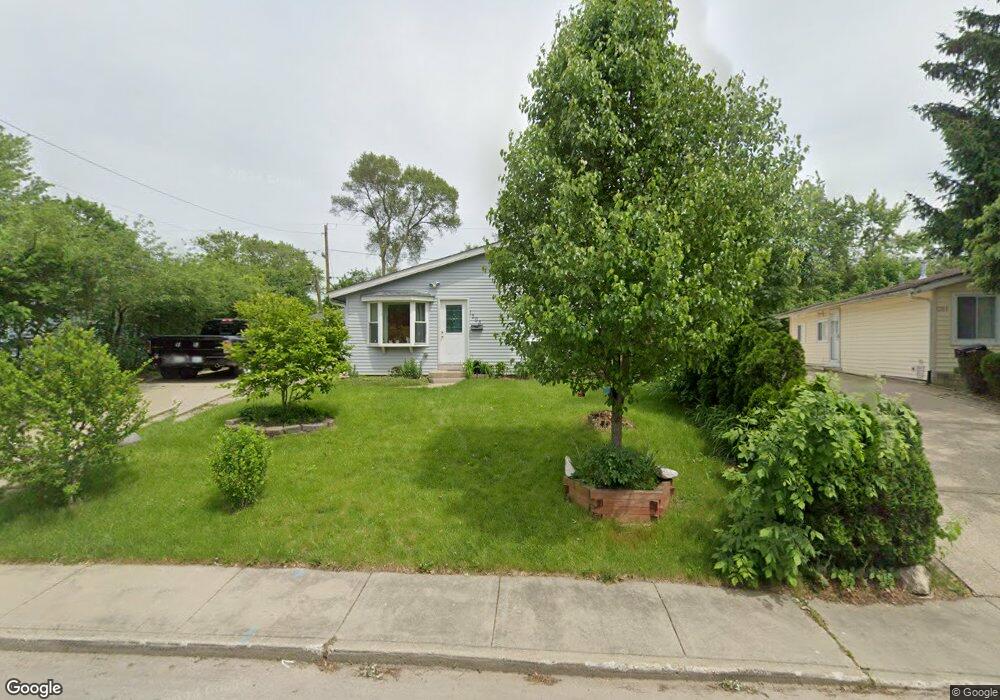 1205 Sacramento Dr, Carpentersville, IL 60110 - photo 1