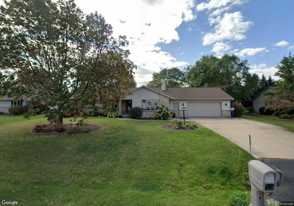 W6025 Pearl Dr, Appleton, WI 54915 - photo 1