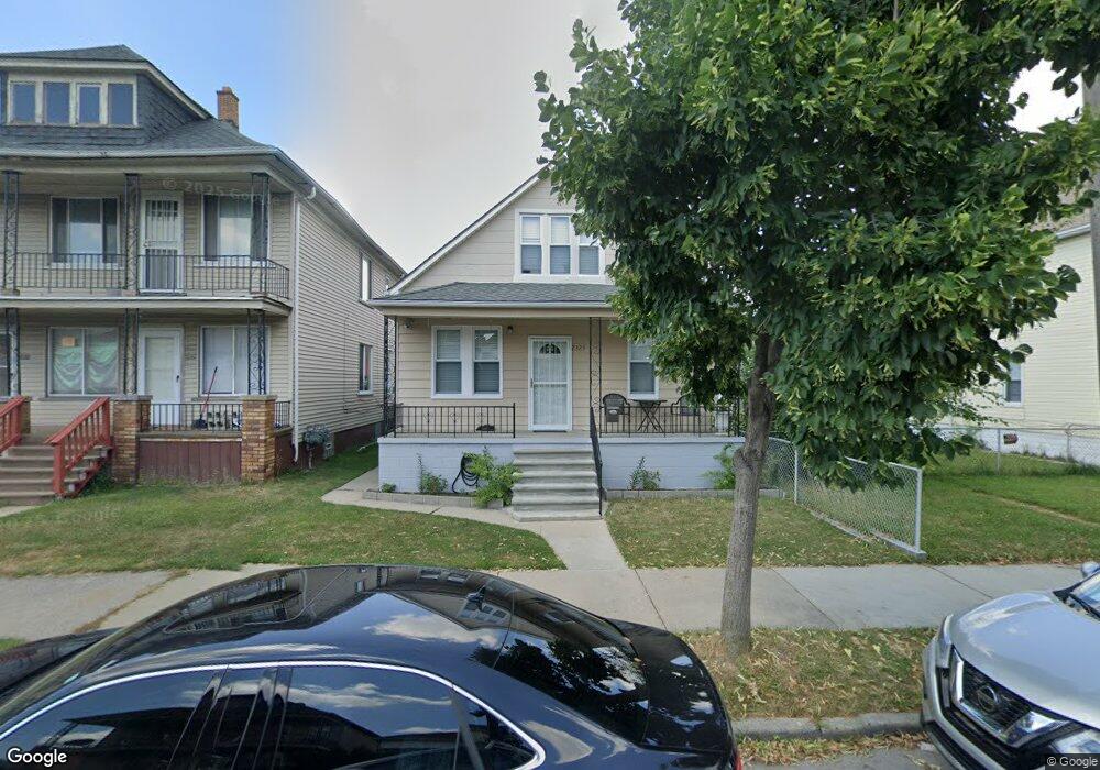 2329 Zinow St, HamtraMcK, MI 48212 - photo 1