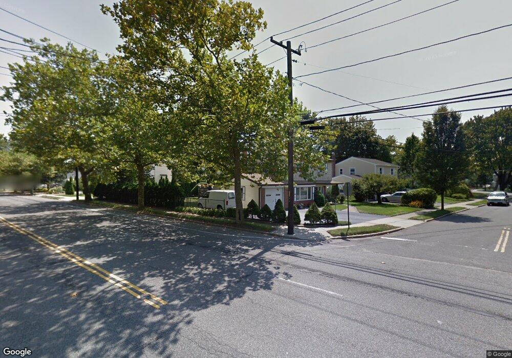 2 Whitehall Ln, New Hyde Park, NY 11040 - photo 1