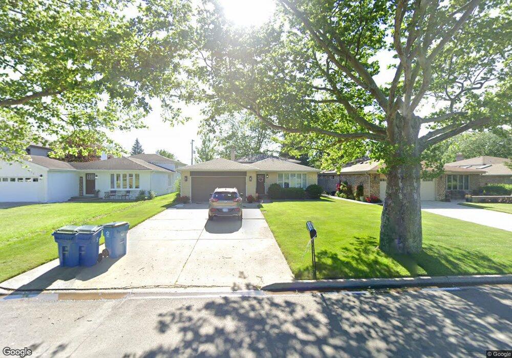 562 N Oaklawn Ave, Elmhurst, IL 60126 - photo 1