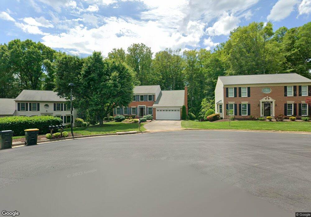 8157 Ships Curve Ln, Springfield, VA 22153 - photo 1