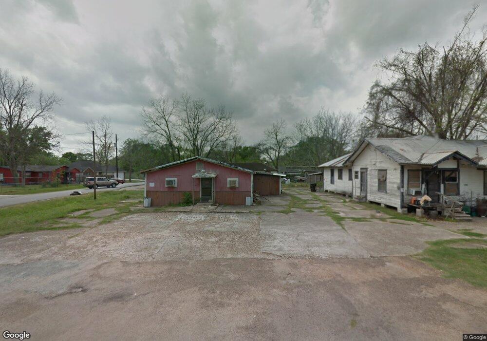 1010 South Ln, Houston, TX 77088 - photo 1