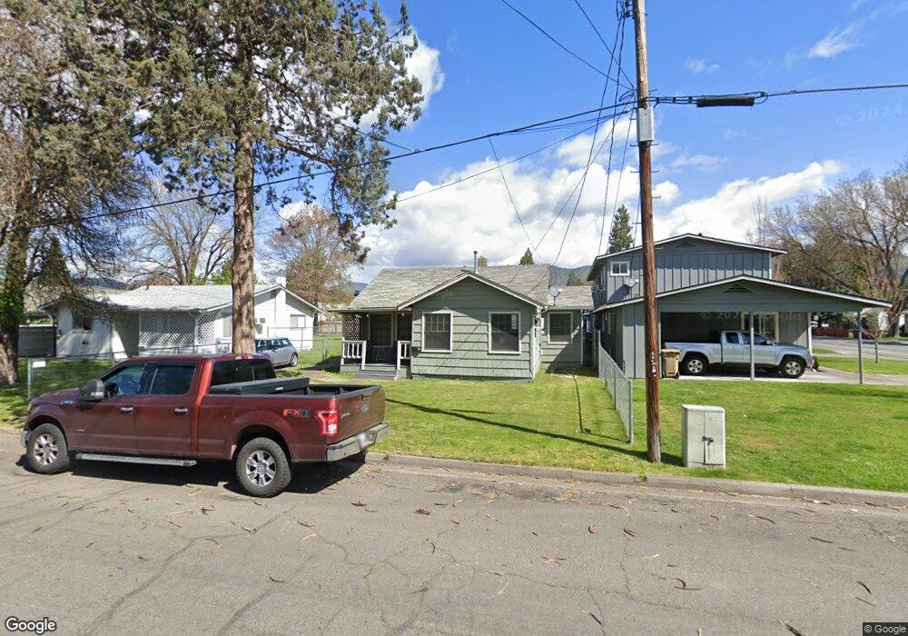 318 SE Riverside Ave, Grants Pass, OR 97526 - photo 1