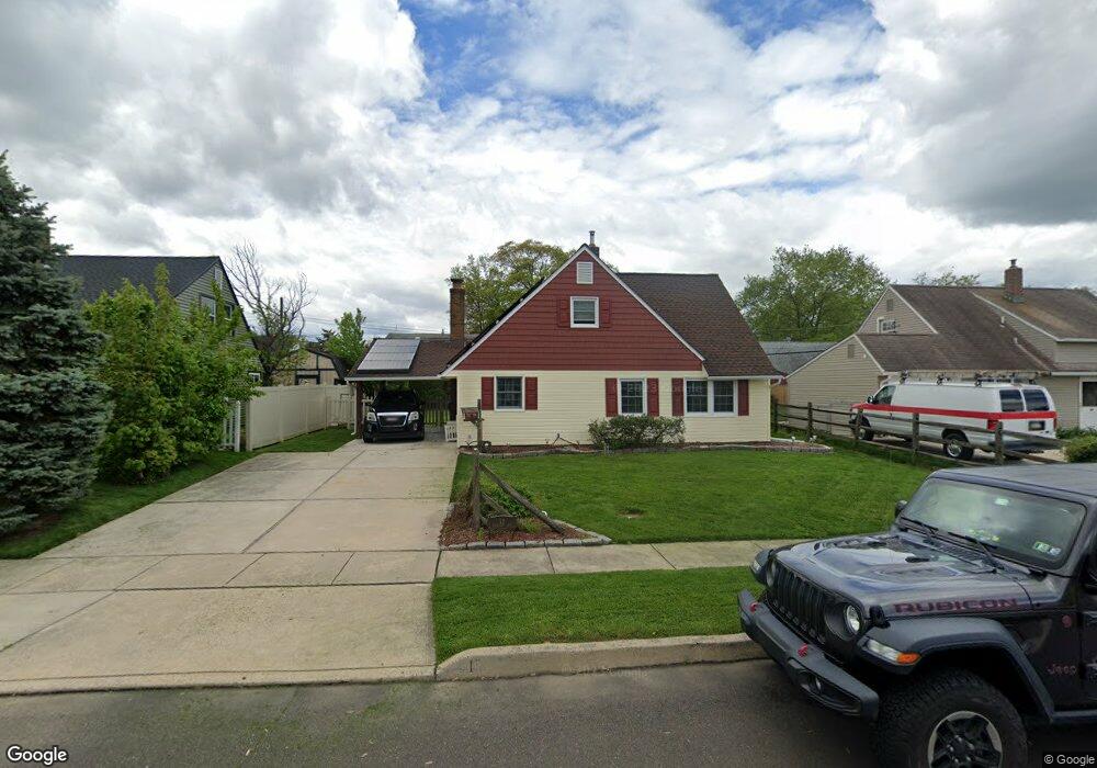 12 Horseshoe Ln, Levittown, PA 19055 - photo 1