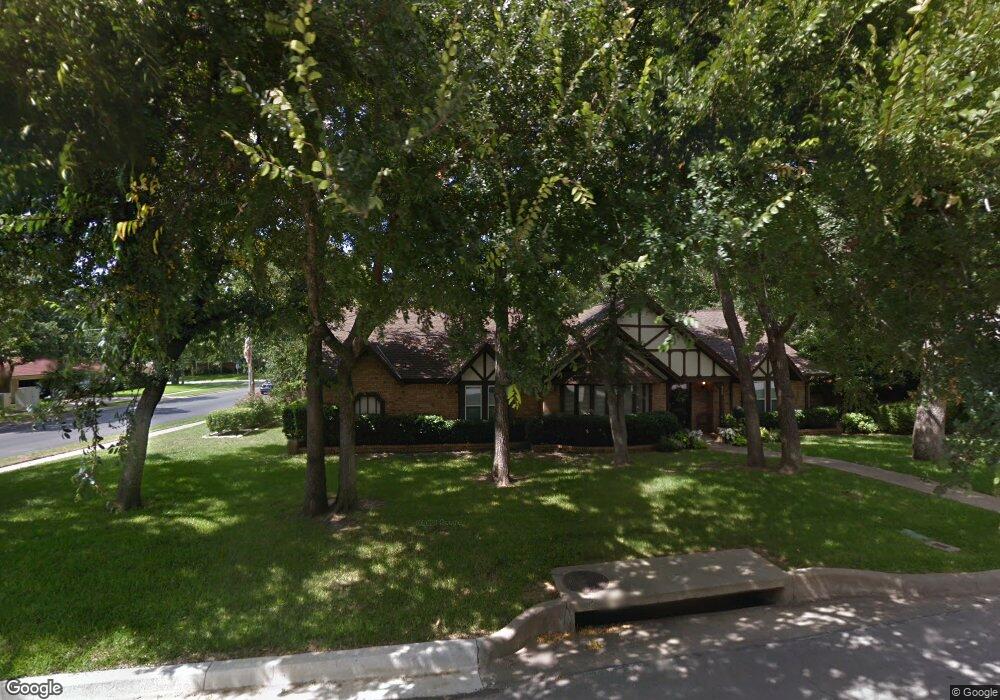 520 Stonehenge Dr, Hurst, TX 76054 - photo 1