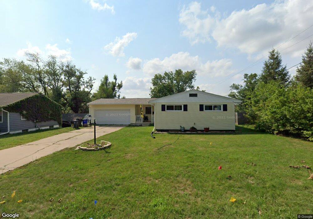 1215 30th St SE, Cedar Rapids, IA 52403 - photo 1