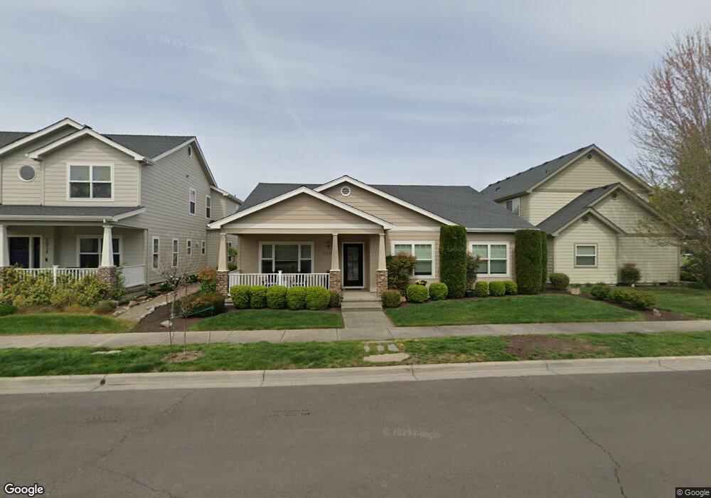 1010 Steamboat Dr, Central Point, OR 97502 - photo 1