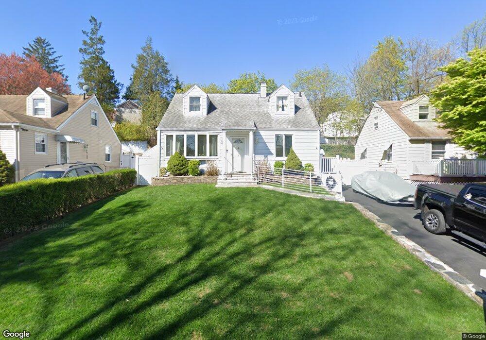 46 Cantitoe Rd, Yonkers, NY 10710 - photo 1