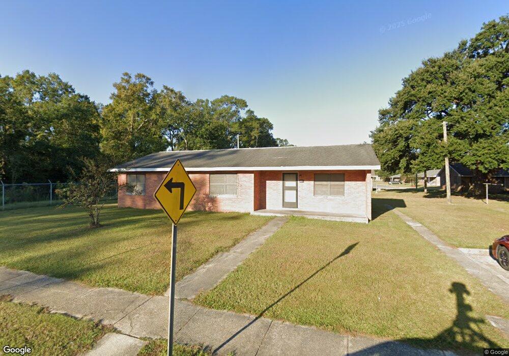 611 Lewis Cir, Picayune, MS 39466 - photo 1