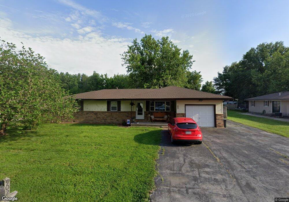 902 W Hughs St, Bolivar, MO 65613 - photo 1