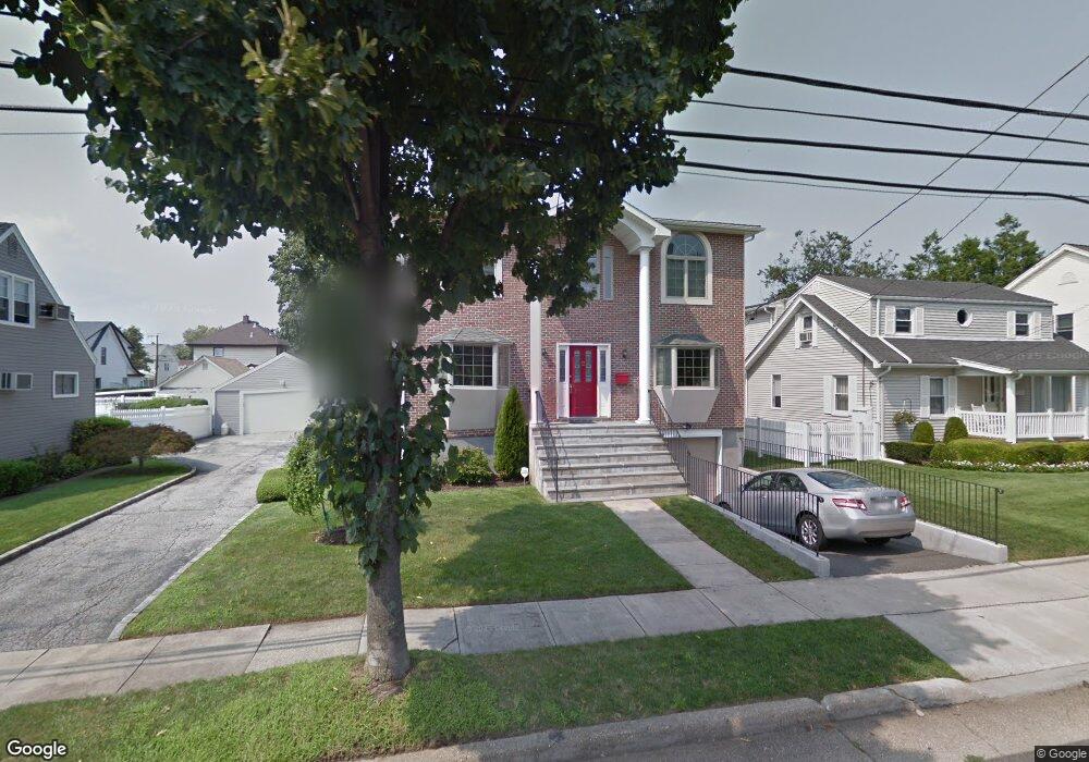 52 Fairfield Ave, Mineola, NY 11501 - photo 1