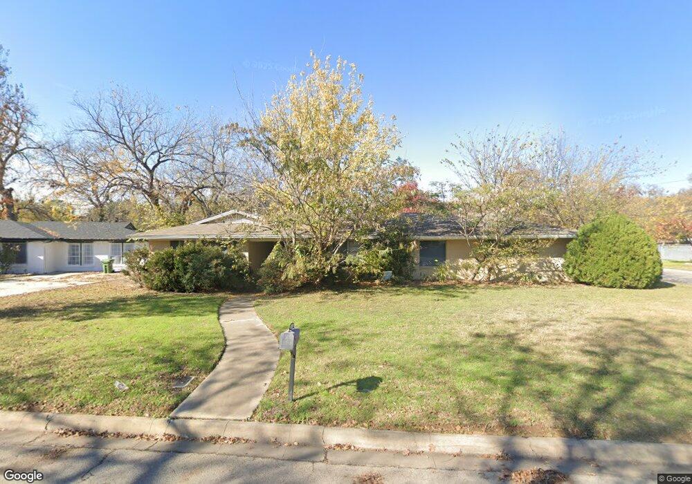 519 Shadowbrook Ln, Hurst, TX 76053 - photo 1