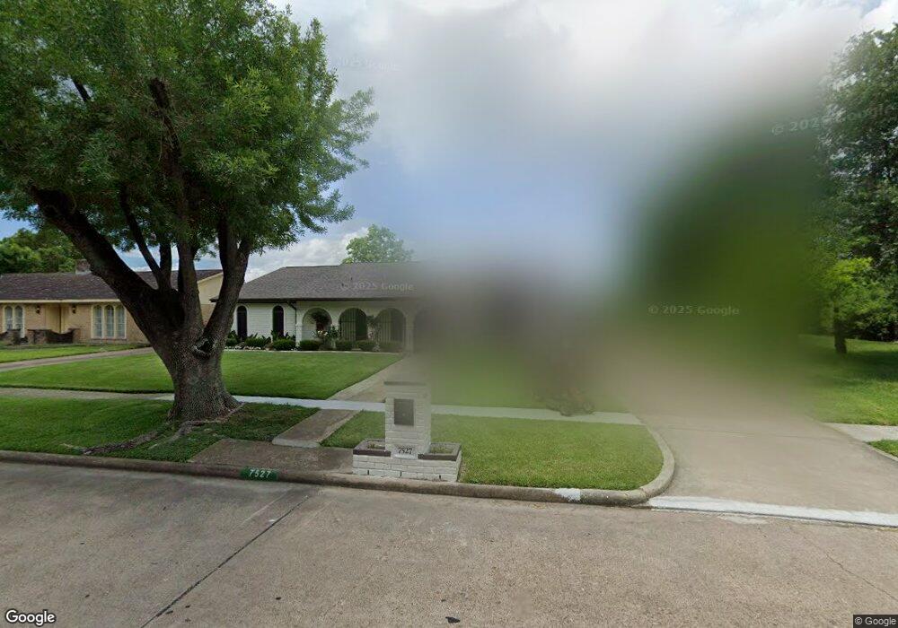 7527 Maple Tree Dr, Houston, TX 77088 - photo 1