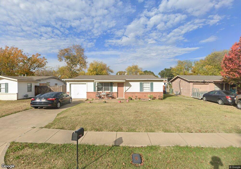 721 Greenway Dr, Hurst, TX 76053 - photo 1