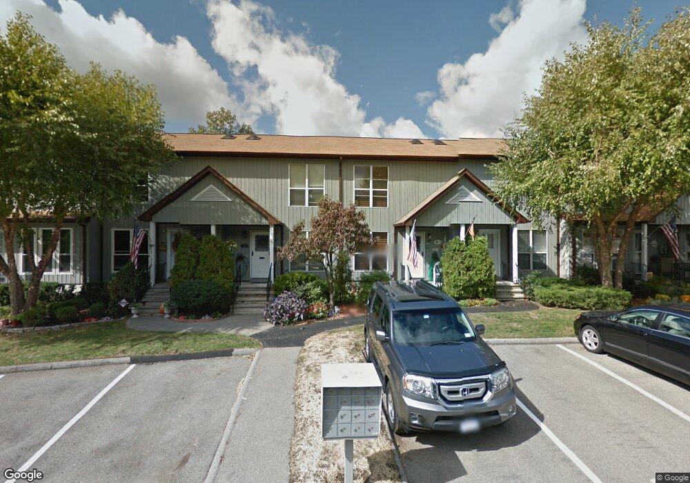 55 Hemlock Cir unit 404, Peekskill, NY 10566 - photo 1