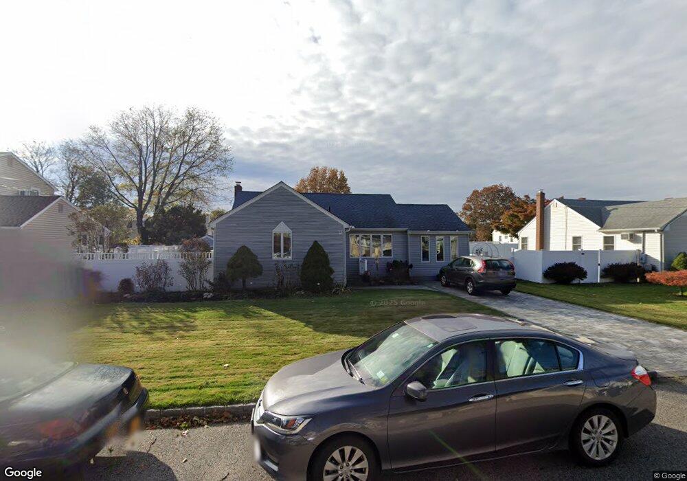 557 S 6th St, Lindenhurst, NY 11757 - photo 1