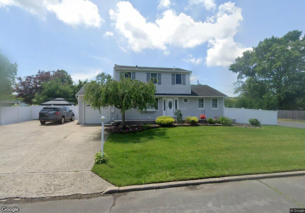 22 Windsor St, Islip, NY 11751 - photo 1