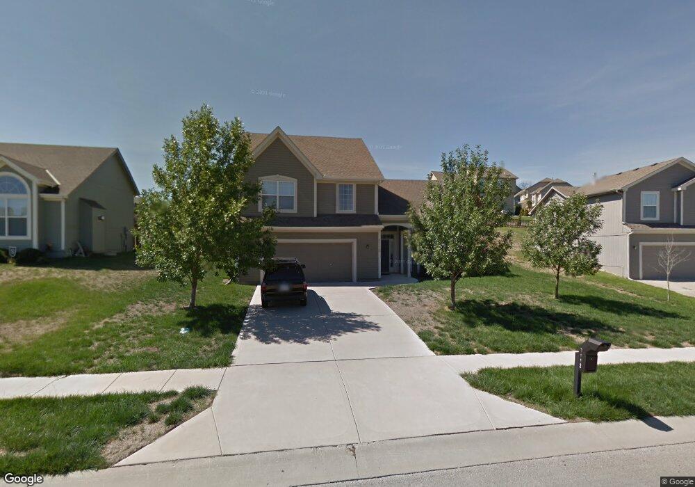 7112 Woodland Dr, Shawnee, KS 66218 - photo 1