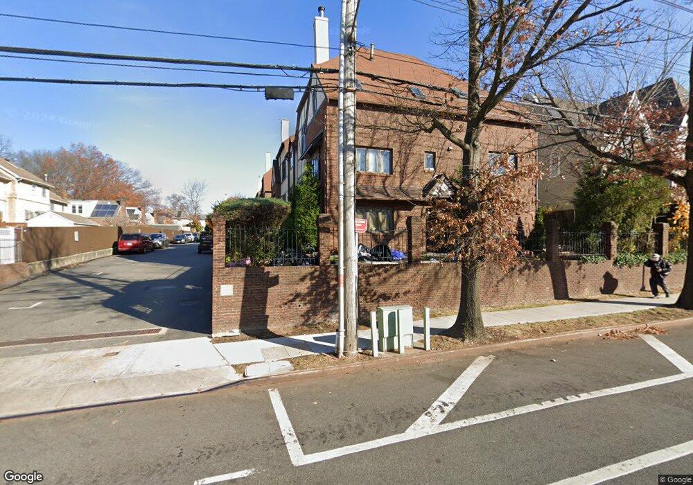 16 Fox Hunt Ct, Staten Island, NY 10301 - photo 1