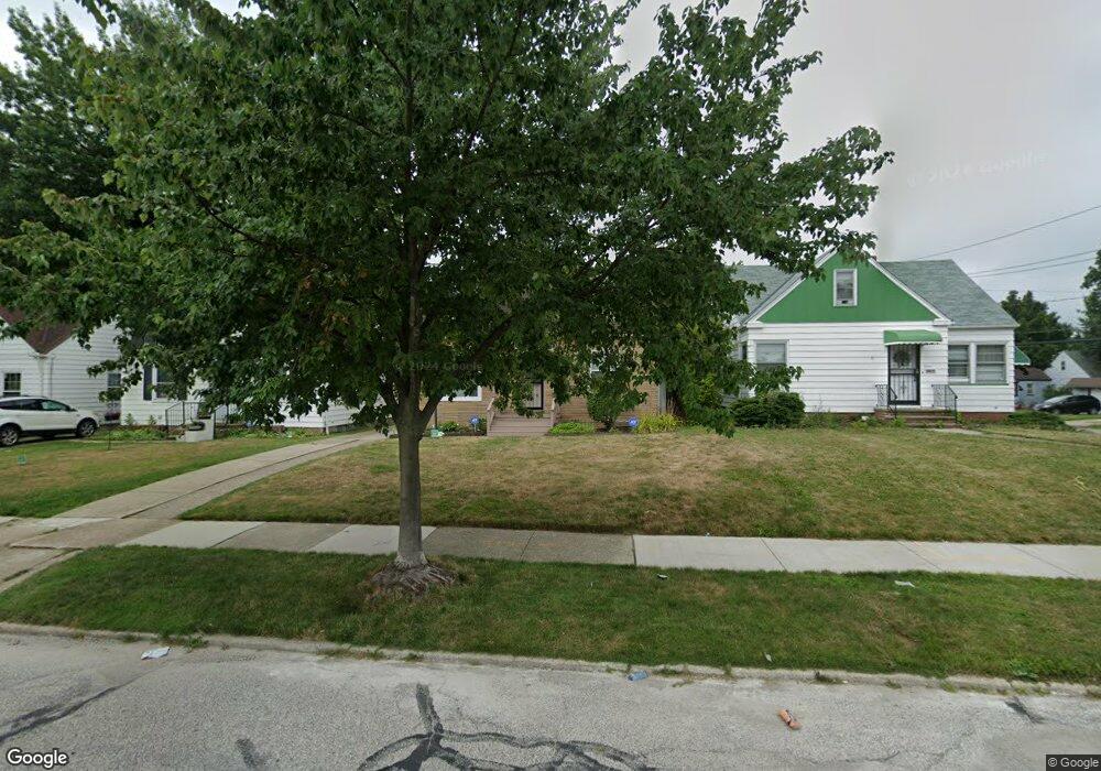 21206 Gardenview Dr, Maple Heights, OH 44137 - photo 1