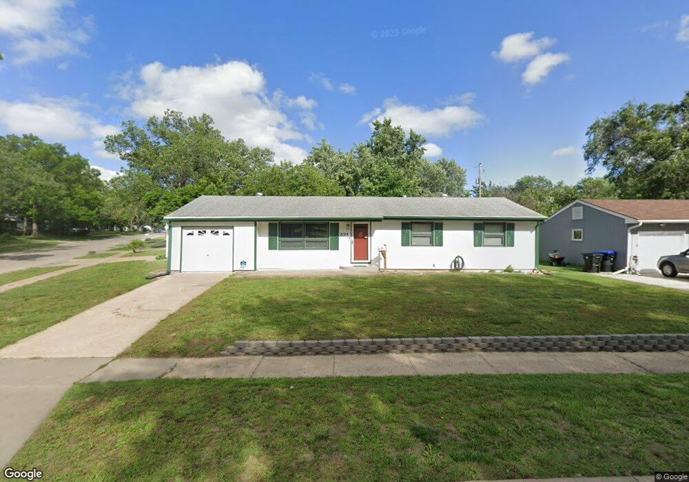 3124 SW Lane St, Topeka, KS 66611 - photo 1