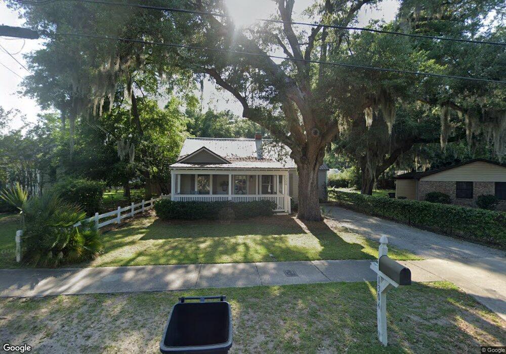 1304 Pigeon Point Rd, Beaufort, SC 29902 - photo 1