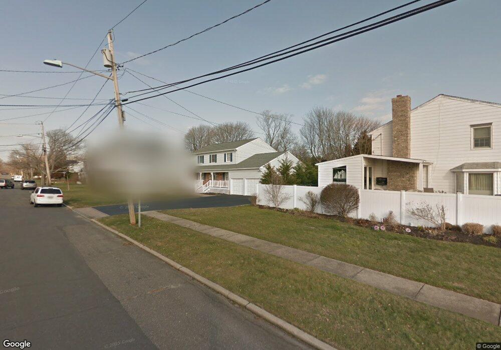 315 Handsome Ave, Sayville, NY 11782 - photo 1