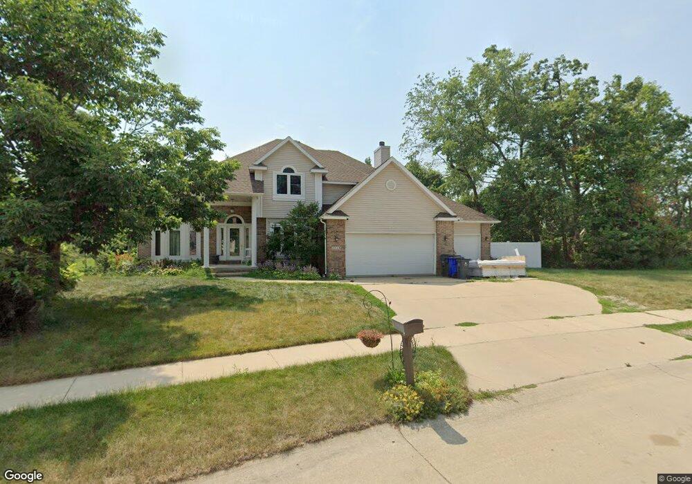 2713 Oak Crest Ct NW, Cedar Rapids, IA 52405 - photo 1