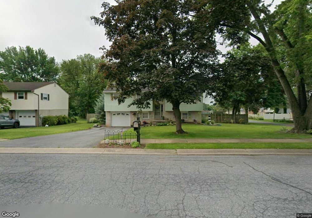 210 E Carpenter Ave, Myerstown, PA 17067 - photo 1