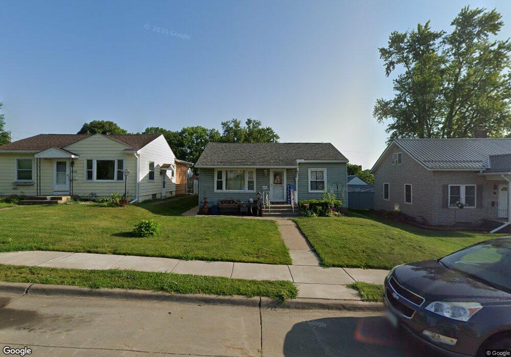 1330 W 36th St, Davenport, IA 52806 - photo 1