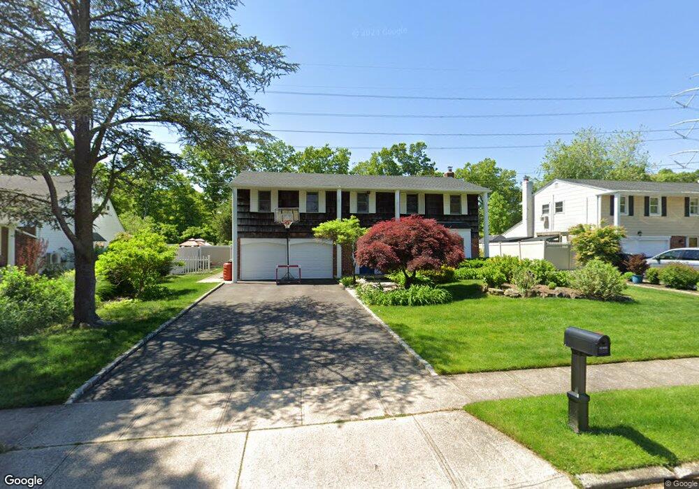 4 Sioux Dr, ComMacK, NY 11725 - photo 1