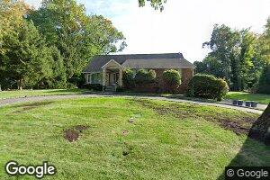 14 Woodcrest Rd, Great Neck, NY 11024