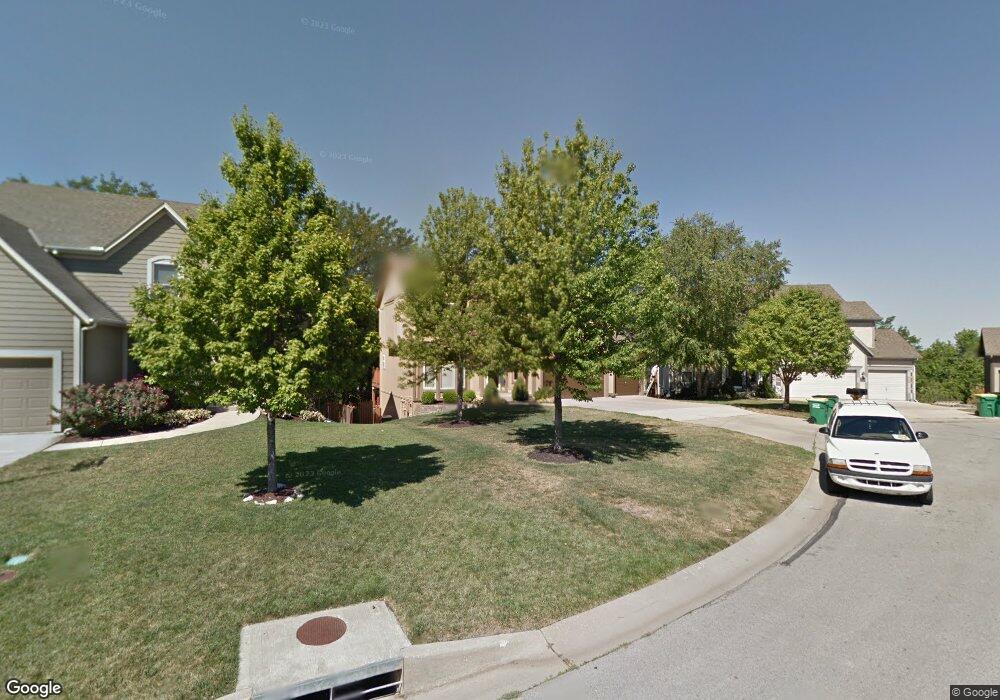 4416 Meadow View Dr, Shawnee, KS 66226 - photo 1