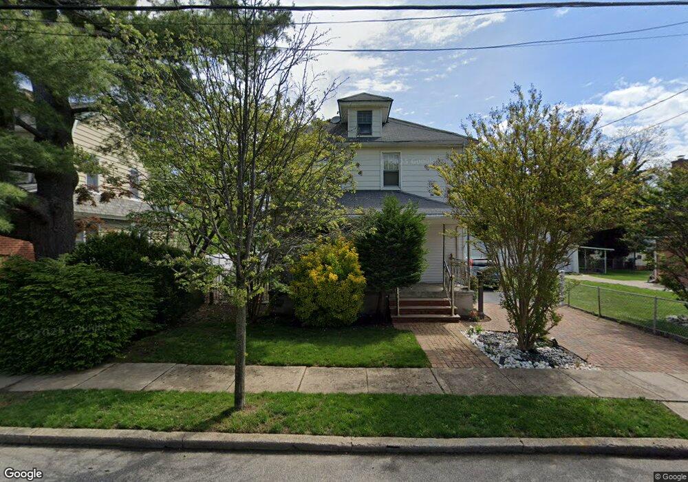314 S 11th St, New Hyde Park, NY 11040 - photo 1