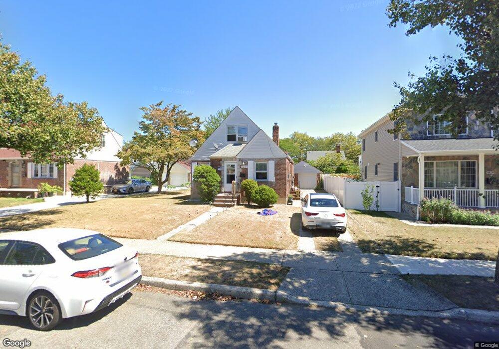 8233 267th St, Glen Oaks, NY 11004 - photo 1