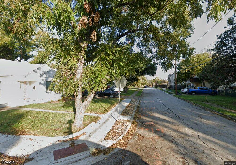 306 NW 2nd St, Grand Prairie, TX 75050 - photo 1