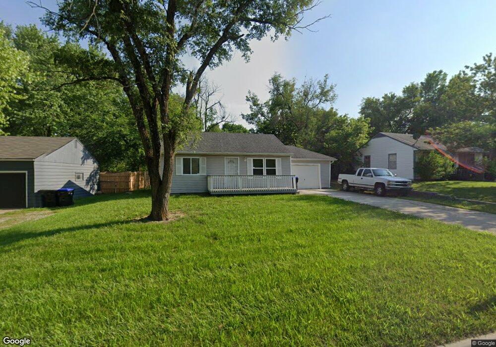 1127 SE 33rd St, Topeka, KS 66605 - photo 1