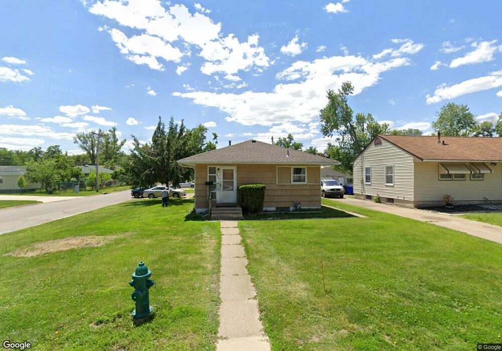 1025 39th St SE, Cedar Rapids, IA 52403 - photo 1