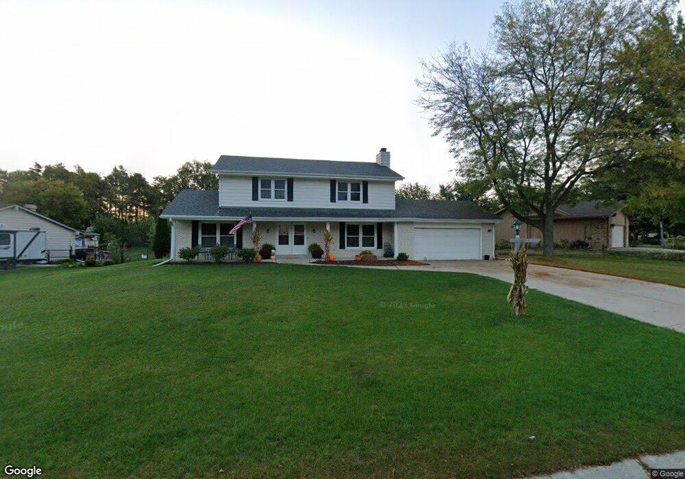 W162N8300 Tamarack Dr, Menomonee Falls, WI 53051 - photo 1