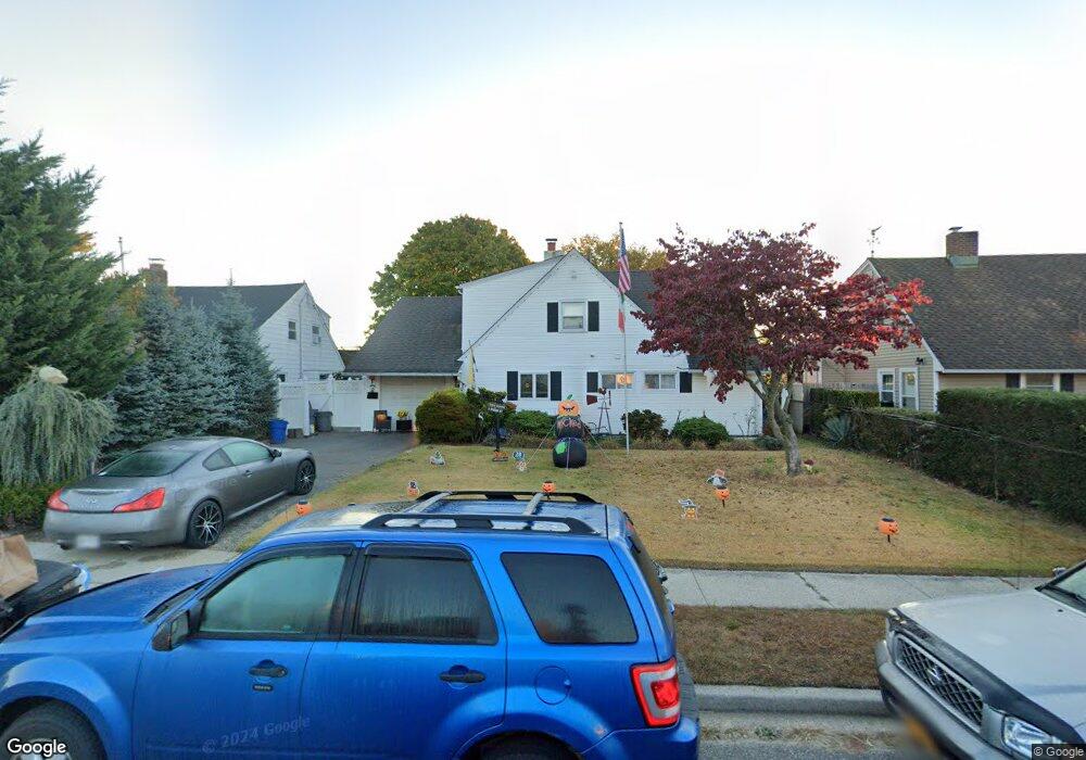 28 Tarry Ln, Levittown, NY 11756 - photo 1