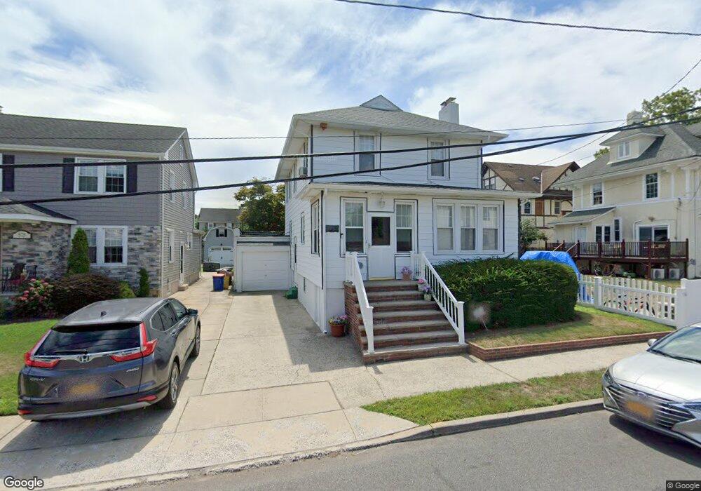 569 Grant Place, Cedarhurst, NY 11516 - photo 1