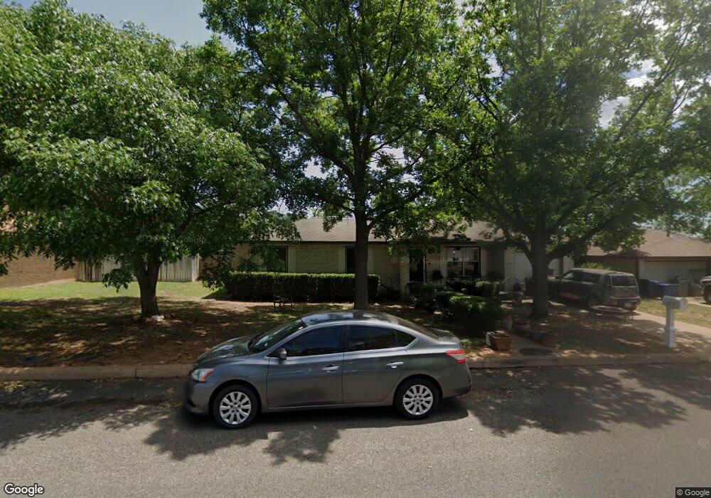 1013 Henrietta St, Fredericksburg, TX 78624 - photo 1