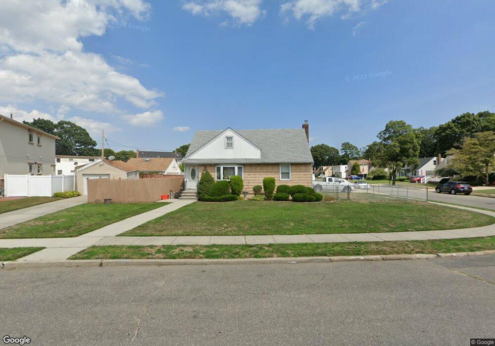 990 Sherman Dr, Franklin Square, NY 11010 - photo 1