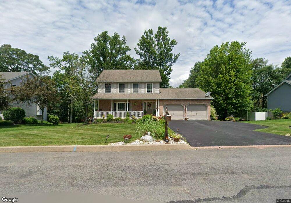 129 Kestrel Rd, Mountain Top, PA 18707 - photo 1