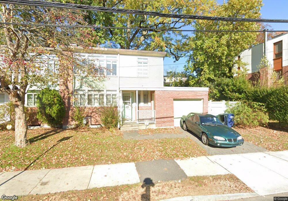 33 Robinson St, Cambridge, MA 02138 - photo 1